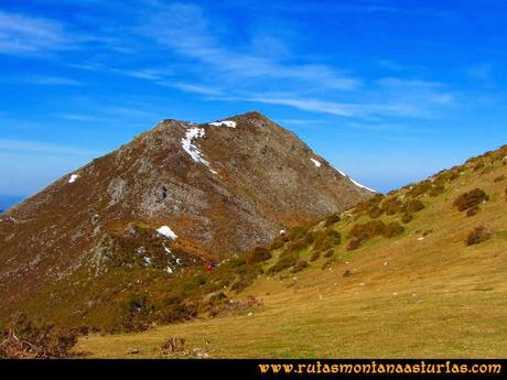 Ruta Pico Vízcares: Llegando a la cima del Vízcares Ruta Pico Vízcares: Llegando a la cima del Vízcares
