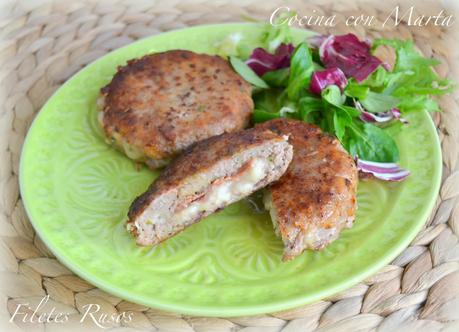 Filetes rusos hechos con carne picada, jamón y queso. Filetes rusos hechos con carne picada, jamón y queso.