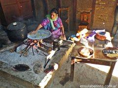 Haciendo tortillas en chiapas 300x224 Mi México de ayer