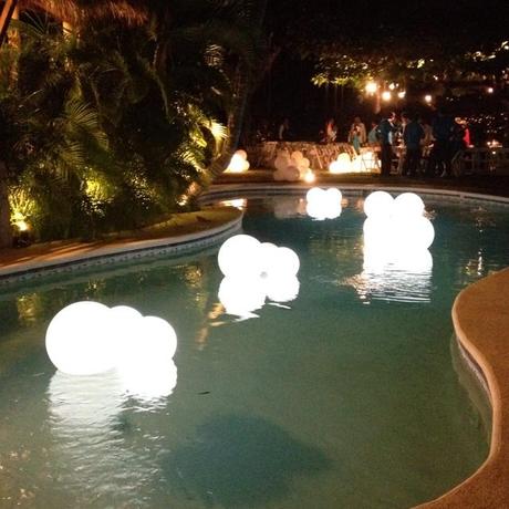 Swimming pool decor for outside weddings WP Eventos Mexico Acapulco weddings
