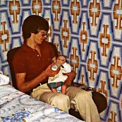 Hoy ya como madre, le dedico el día a mi padre. Hoy ya como madre, le dedico el día a mi padre.