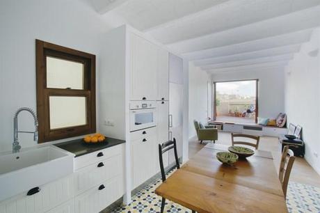 Casa Sal: un apartamento-pasillo en Poble Sec, bien resuelto por nook architects. 5 CASA-SAL