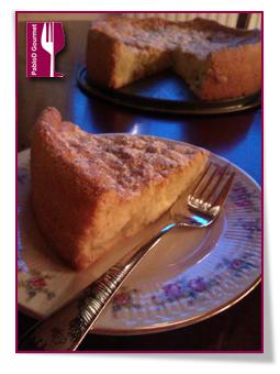 PabloD Gourmet - Detalle de una porción de Genovesa con manzana PabloD Gourmet - Detalle de una porción de Genovesa con manzana