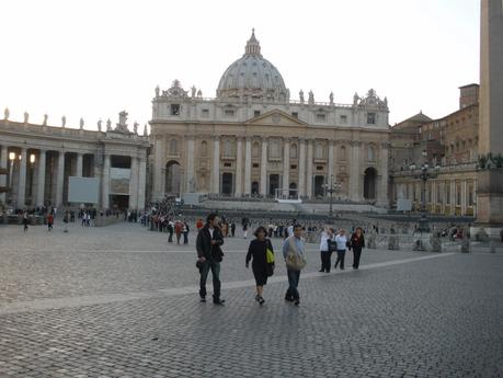 Ciudad del Vaticano, situada en el interior de la ciudad de Roma