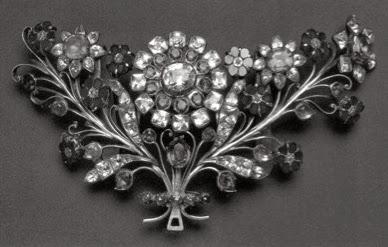 Broche de plata, cristal de roca y vidrio. Siglo XVIII