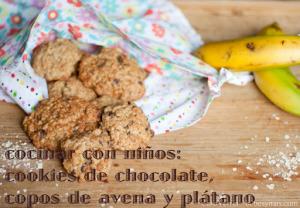 Cocinar con niños: receta de cookies de chocolate con avena y plátano