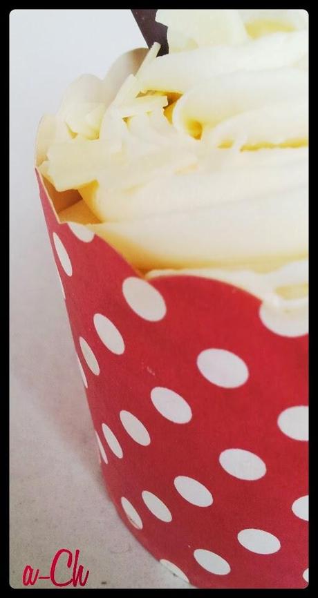 Cupcakes de chocolate blanco con palitos Mikado Cupcakes de chocolate blanco con palitos Mikado