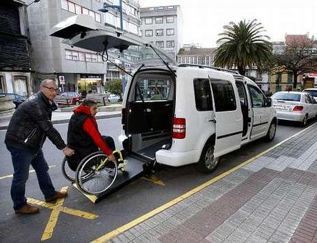 El primer taxi para diversos funcionales en Carballo - A Coruña