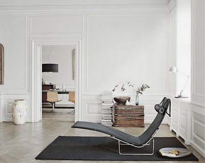 Decoración con espejos y muebles diseño de Poul Kjaerholm Decoración con espejos y muebles diseño de Poul Kjaerholm