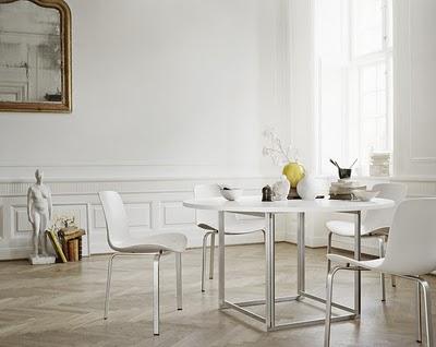 Decoración con espejos y muebles diseño de Poul Kjaerholm Decoración con espejos y muebles diseño de Poul Kjaerholm
