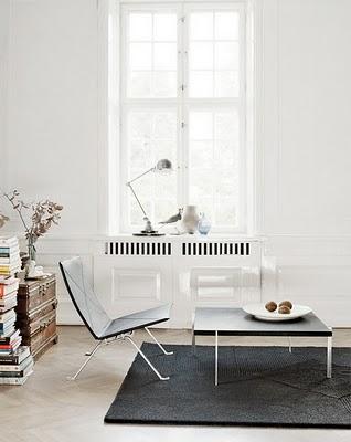 Decoración con espejos y muebles diseño de Poul Kjaerholm Decoración con espejos y muebles diseño de Poul Kjaerholm