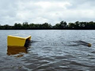 Inventan robots que recogen petróleo del mar alimentados por el sol Inventan robots que recogen petróleo del mar alimentados por el sol
