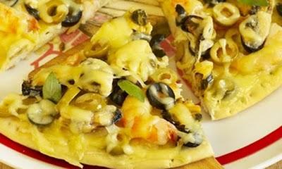 Pizza de mejillones a los cuatro quesos