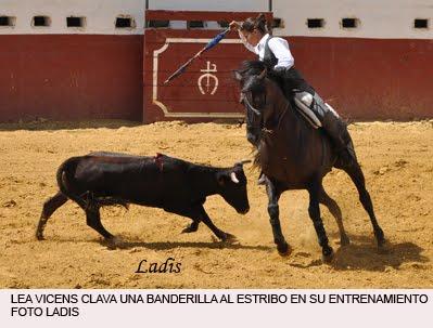 LA JOVEN REJONEADORA LEA VICENS SE PREPARA PARA SU PRÓXIMO DEBUT EN PÚBLICO LA JOVEN REJONEADORA LEA VICENS SE PREPARA PARA SU PRÓXIMO DEBUT EN PÚBLICO
