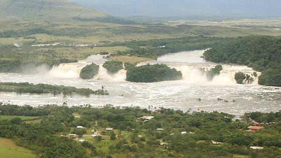 Saltos de Canaima desde el aire