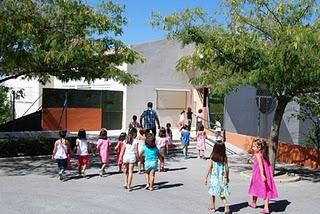 El Ayuntamiento de Huétor Vega mejora la accesibilidad de los colegios para el nuevo curso
