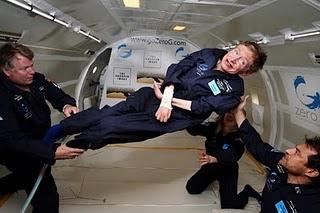 Hawking habla sobre exploración espacial y viajes temporales