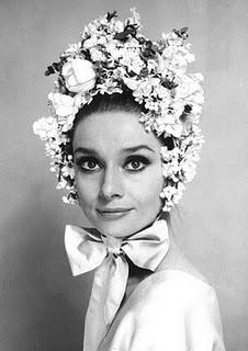 AUDREY HEPBURN Y EL ARTE DE VESTIR LA CABEZA AUDREY HEPBURN Y EL ARTE DE VESTIR LA CABEZA