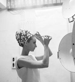 AUDREY HEPBURN Y EL ARTE DE VESTIR LA CABEZA AUDREY HEPBURN Y EL ARTE DE VESTIR LA CABEZA
