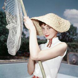 AUDREY HEPBURN Y EL ARTE DE VESTIR LA CABEZA AUDREY HEPBURN Y EL ARTE DE VESTIR LA CABEZA