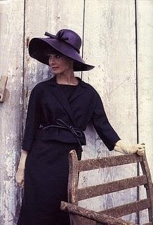 AUDREY HEPBURN Y EL ARTE DE VESTIR LA CABEZA AUDREY HEPBURN Y EL ARTE DE VESTIR LA CABEZA