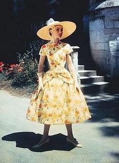 AUDREY HEPBURN Y EL ARTE DE VESTIR LA CABEZA AUDREY HEPBURN Y EL ARTE DE VESTIR LA CABEZA