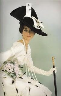 AUDREY HEPBURN Y EL ARTE DE VESTIR LA CABEZA AUDREY HEPBURN Y EL ARTE DE VESTIR LA CABEZA