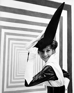 AUDREY HEPBURN Y EL ARTE DE VESTIR LA CABEZA AUDREY HEPBURN Y EL ARTE DE VESTIR LA CABEZA