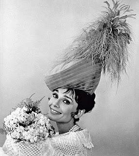 AUDREY HEPBURN Y EL ARTE DE VESTIR LA CABEZA AUDREY HEPBURN Y EL ARTE DE VESTIR LA CABEZA
