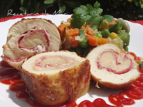 PECHUGA DE POLLO RELLENA DE JAMÓN, QUESO Y SALCHICHÓN pechuga rellena3