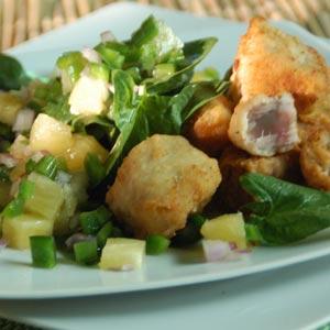 Carnitas de atún con ensalada de espinacas y piña Carnitas de atún con ensalada de espinacas y piña
