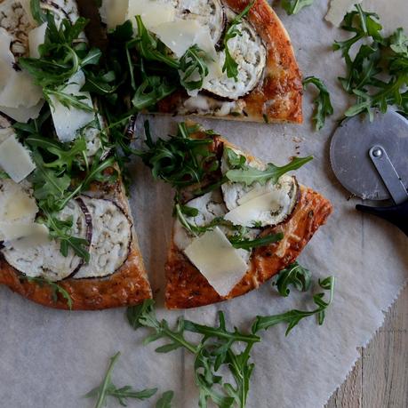 PIZZA ALLA PARMIGIANA O PIZZA DE BERENJENA. PIZZA ALLA PARMIGIANA O PIZZA DE BERENJENA.