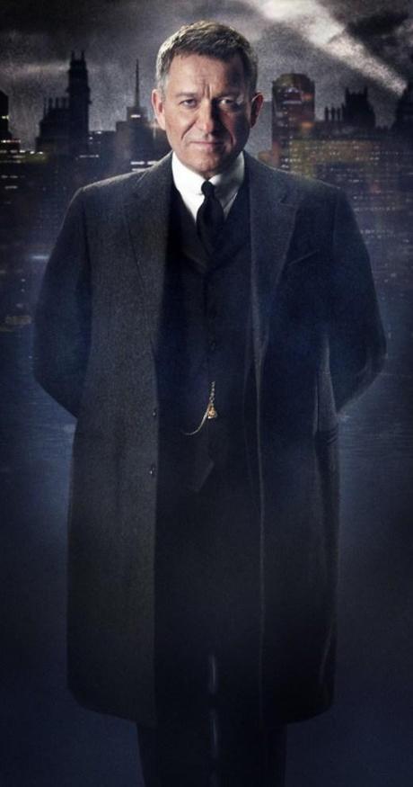 Imagen promocional de Sean Pertwee como el Alfred de ‘Gotham’. fox-gotham-sean-pertwee-alfred
