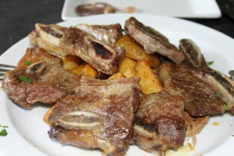 El Castillo se pone máscara y colorete cordero