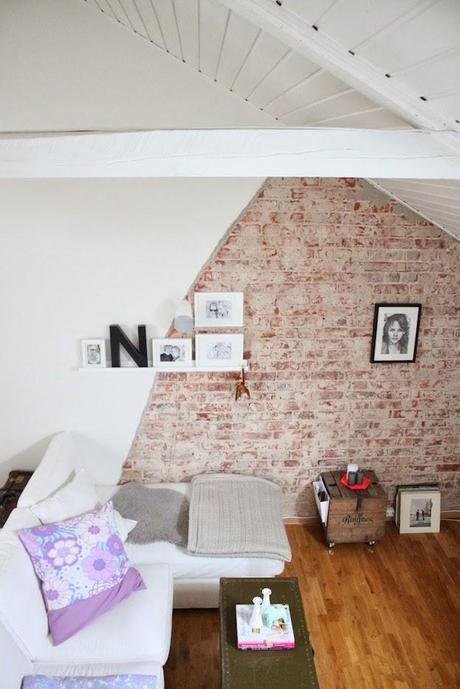 Un salón con pared de ladrillos y pinceladas en Mint! Un salón con pared de ladrillos y pinceladas en Mint!