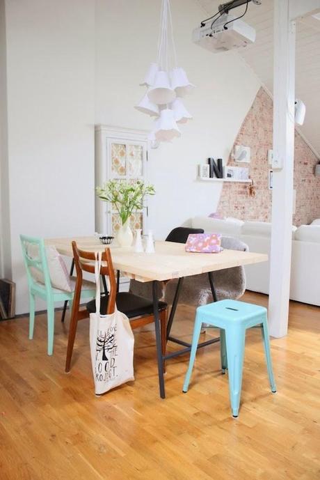 Un salón con pared de ladrillos y pinceladas en Mint! Un salón con pared de ladrillos y pinceladas en Mint!