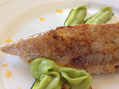 Bonito sobre Crema de Aguacate