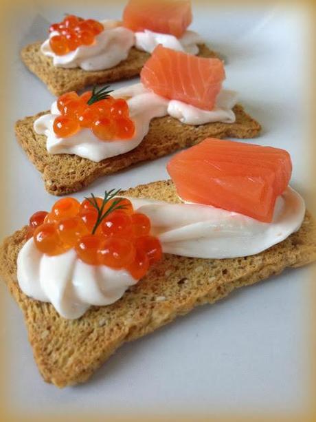 Crema y Lomo de Salmón sobre Tosta de Trigo con NACCARII de Riofrío. Crema y Lomo de Salmón sobre Tosta de Trigo con NACCARII de Riofrío.