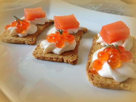 Crema y Lomo de Salmón sobre Tosta de Trigo con NACCARII de Riofrío. Crema y Lomo de Salmón sobre Tosta de Trigo con NACCARII de Riofrío.