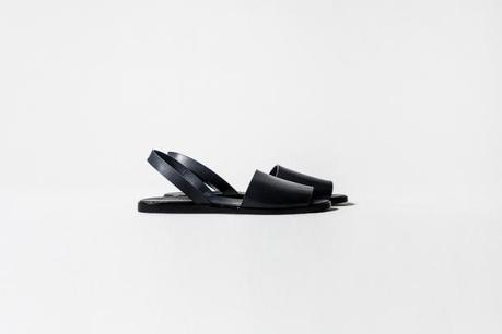 I sneakers, she the abarcas, us shoes 87