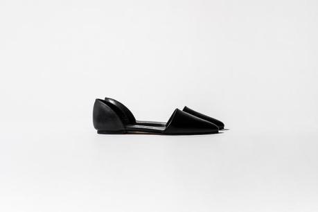 I sneakers, she the abarcas, us shoes 55