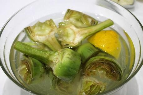 Vieiras a la plancha con espárragos y salsa holandesa Vieiras a la plancha con espárragos y salsa holandesa