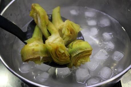 Vieiras a la plancha con espárragos y salsa holandesa Vieiras a la plancha con espárragos y salsa holandesa