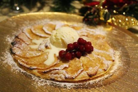 Tarta caliente de manzana con helado de vainilla Tarta caliente de manzana con helado de vainilla