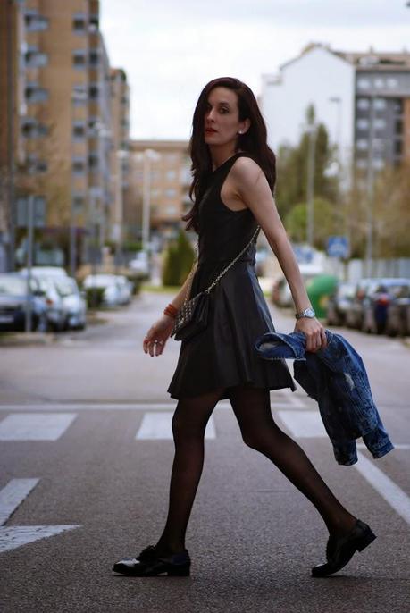 BLACK MOODVestido: Pull&Bear, Cazadora: Zara, Bolso: ... BLACK MOODVestido: Pull&Bear, Cazadora: Zara, Bolso: ...