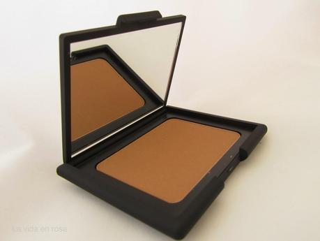 Bronceada sin sol con LAGUNA de NARS Bronceada sin sol con LAGUNA de NARS
