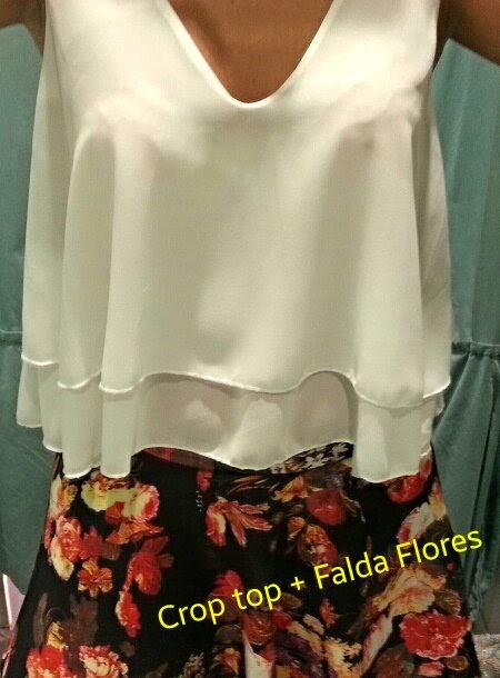 Conjunto Crop Top blanco y Falda Print Floral