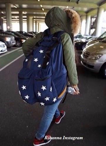 ¿Qué lleva Rihanna dentro de su descomunal mochila? ¿Qué lleva Rihanna dentro de su descomunal mochila?