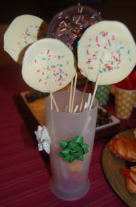 Preparar los primeros cumpleaños Puedes decorar con lazos de papel