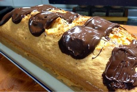 Bizcocho de frutas del bosque y chocolate. Bizcocho de frutas del bosque y chocolate.